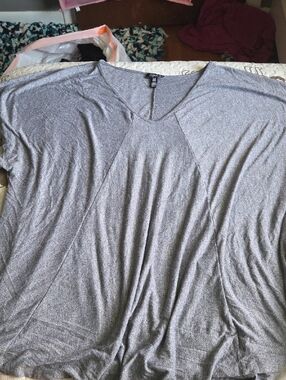 Jones New York Heather Gray V-Neck Short Sleeve Knit Top